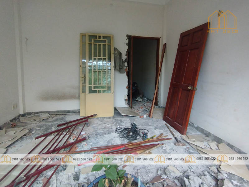 Ngôi nhà hư hỏng xuống cấp cần được sửa chữa cải tạo ngay